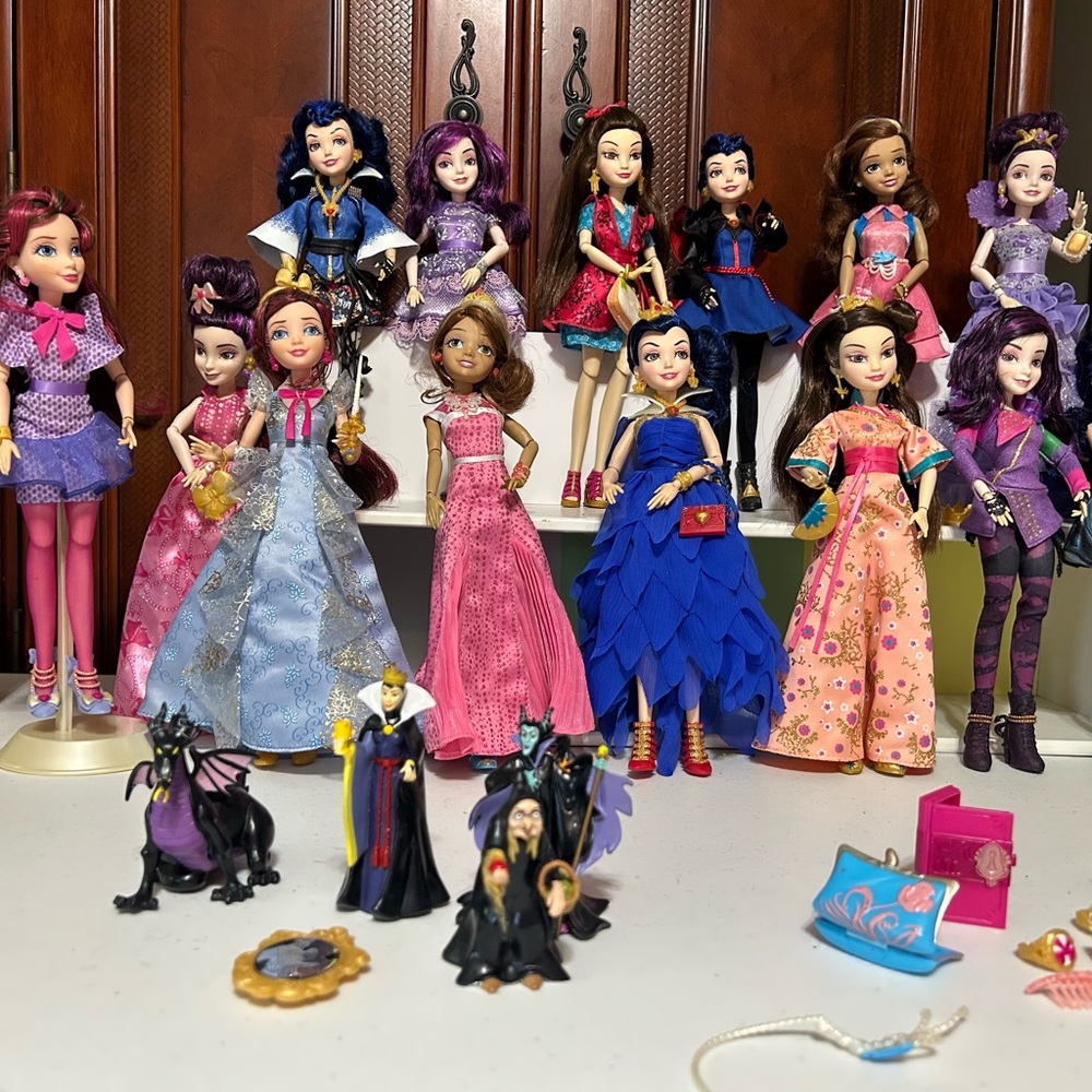 Disney Descendants Doll Collection - Pink, Blue, Purple